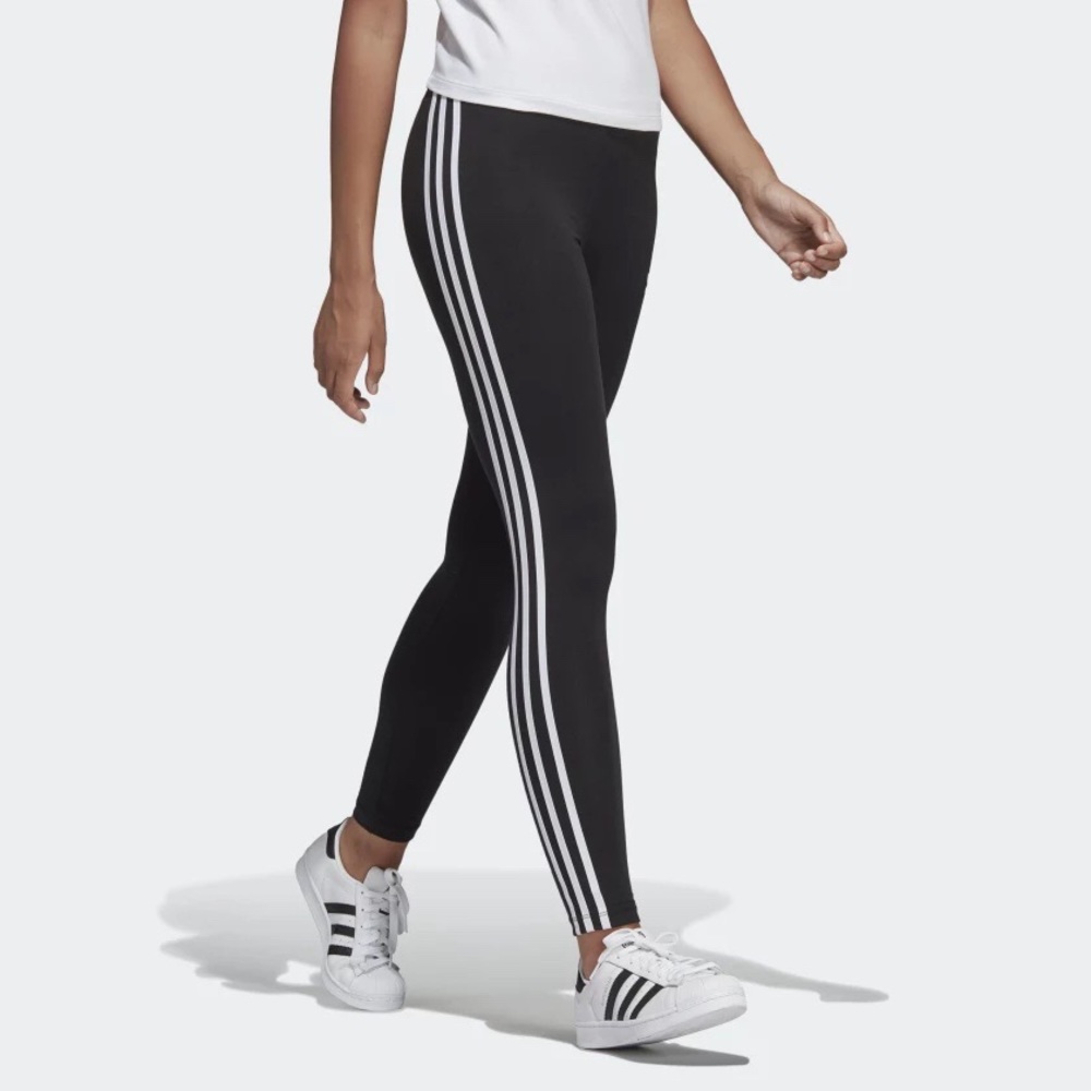 classic adidas leggings in EXCELLENT CONDITION